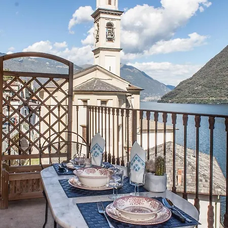 Paradise At The Pier Of - The House Of Travelers