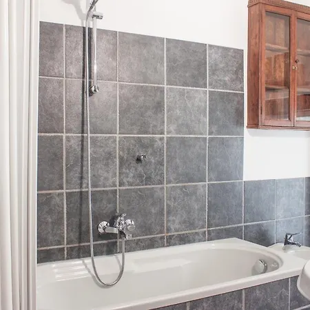 Apartment Paradise At The Pier Of - The House Of Travelers Brienno